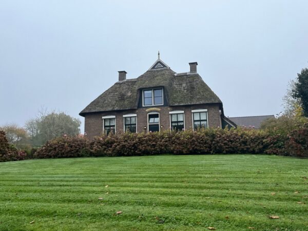 Giethoorn Day Trip from Amsterdam with Boatride - Image 9