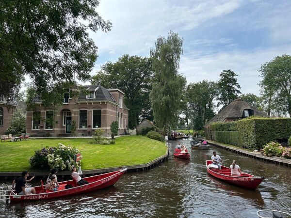 Giethoorn Day Trip from Amsterdam with Boatride - Image 10
