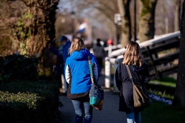 Giethoorn Day Trip from Amsterdam with Boatride - Image 7